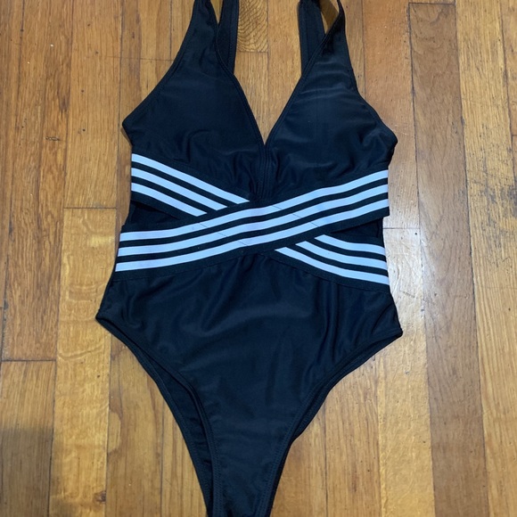 Pinup style One piece swimsuit - Picture 1 of 3